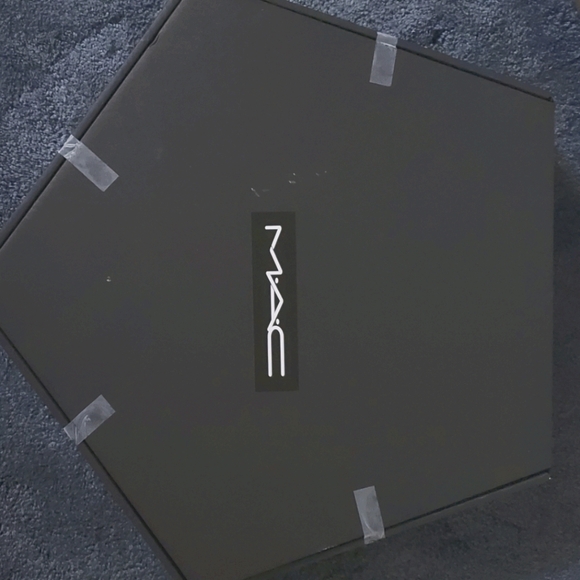 Makeup - Picture 1 of 2